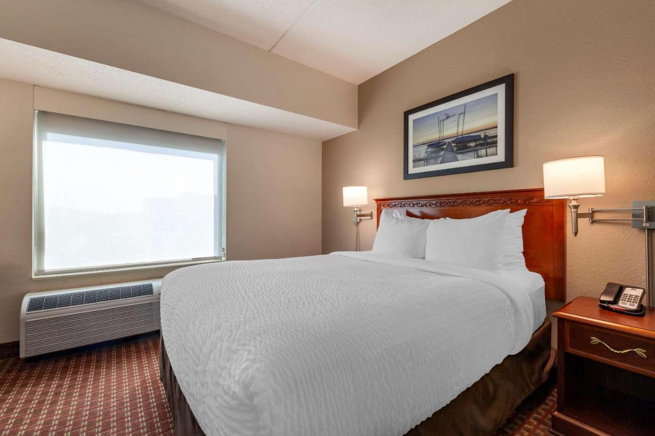 Clarion At The Alliant Energy Center Hotel 3*