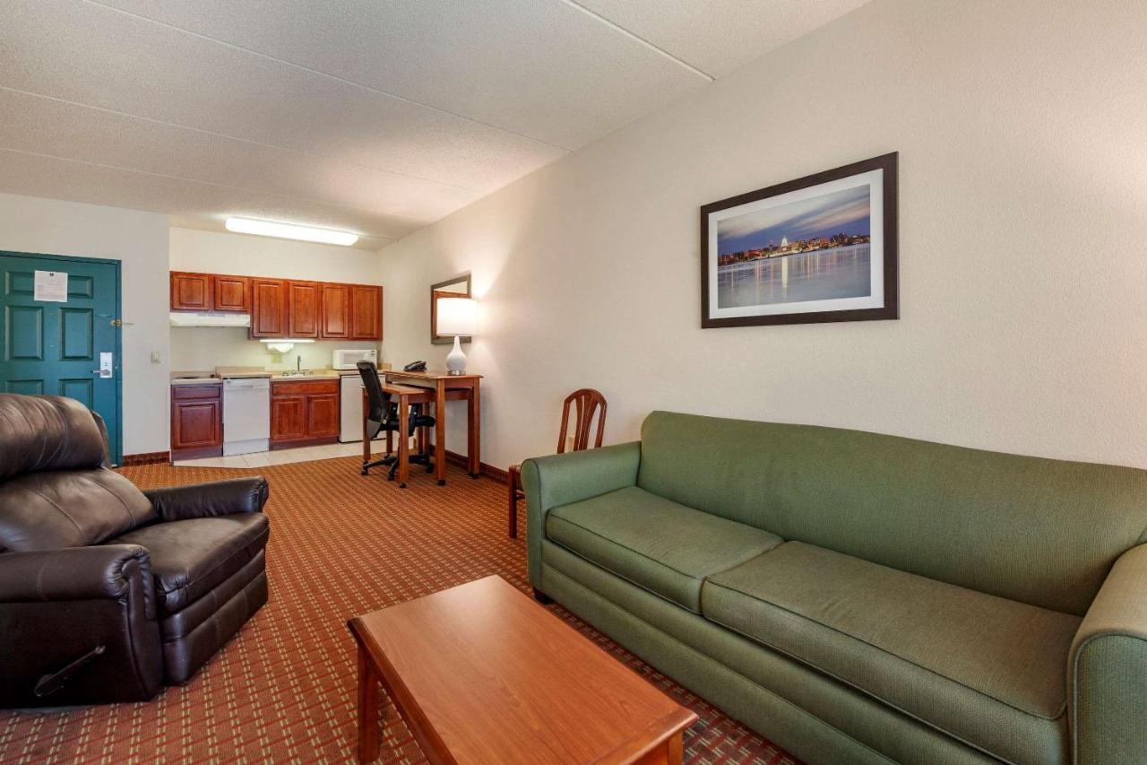 Hotel Clarion At The Alliant Energy Center