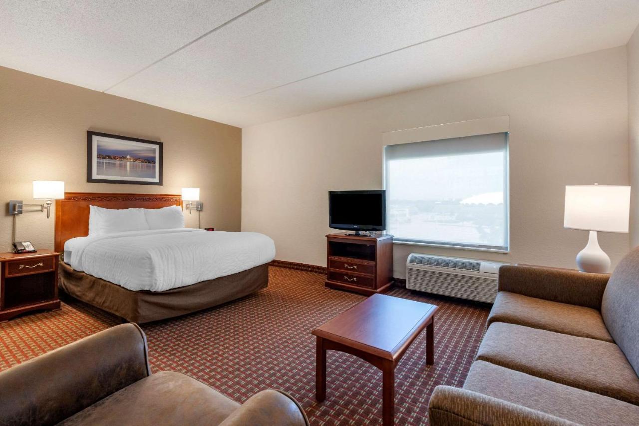 Clarion At The Alliant Energy Center 3*