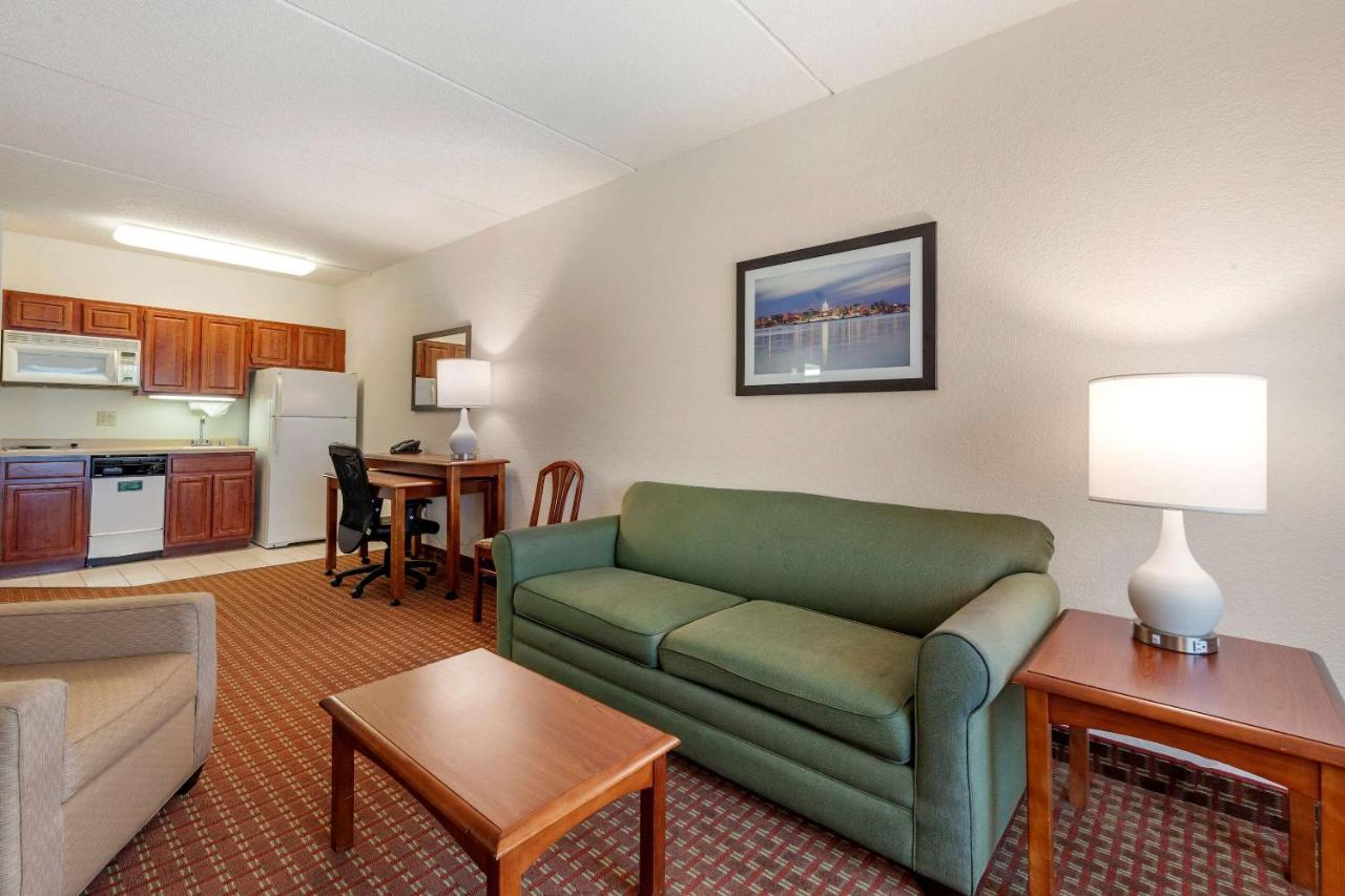Clarion At The Alliant Energy Center Hotel 3*