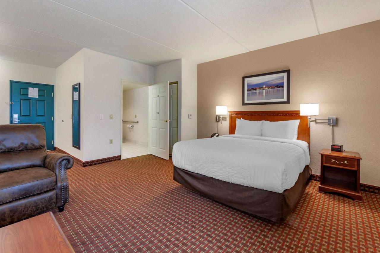 Clarion At The Alliant Energy Center Hotel 3*